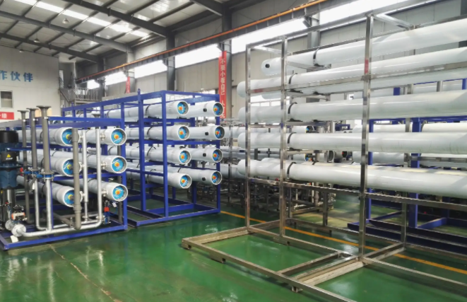 工業<a href=http://www.hongxingchang.com/fstcjssb/ target=_blank class=infotextkey>反滲透凈水設備</a>展示